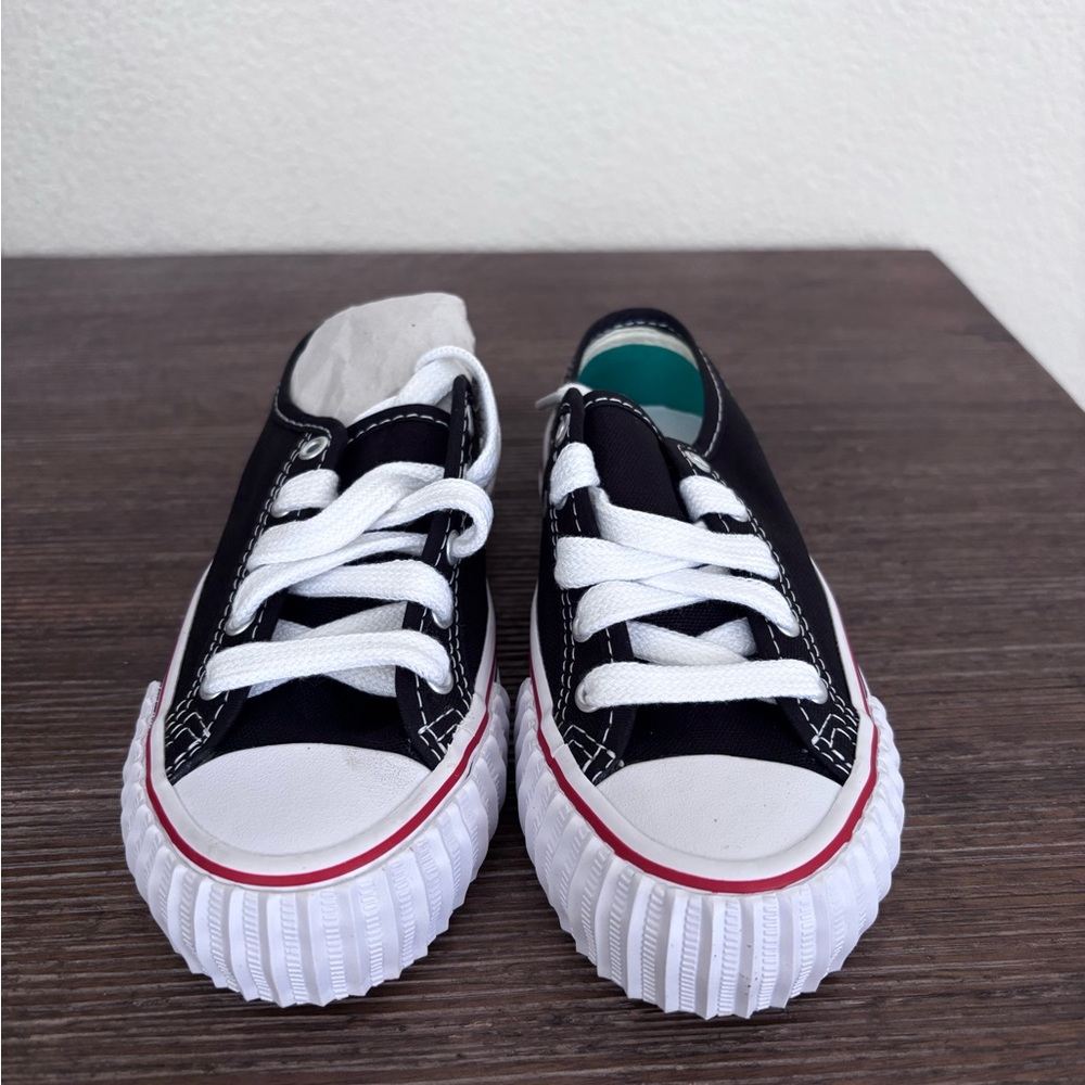 Pf Flyers Black LOW REIS sneakers in kids size 12.5